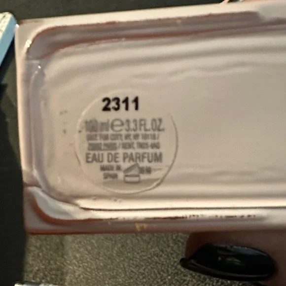 Burberry Women's eau de parfum - Elegant White and Gold - Picture 2 of 3